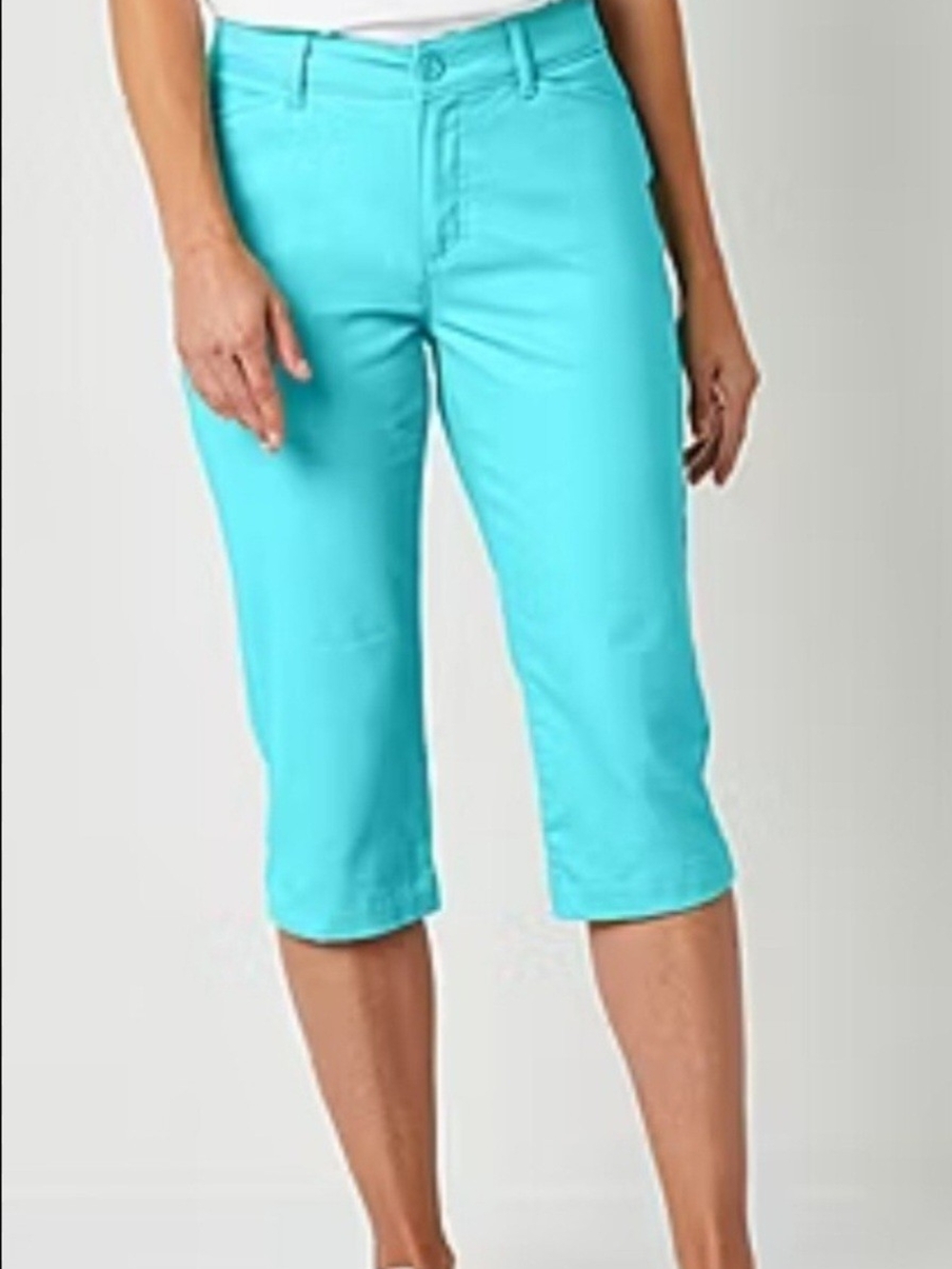St. John's Bay Womens Size 8 Caribbean Blue  Stretch Capri Pants 98% Cotton